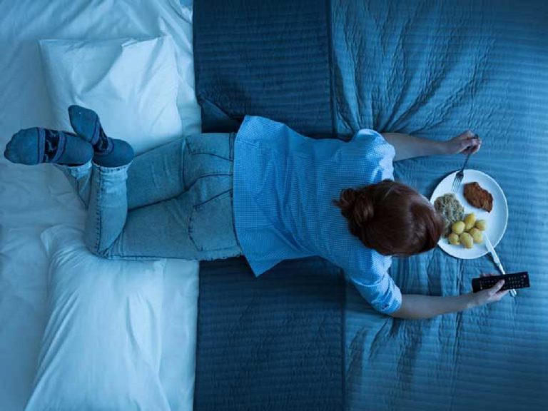 Do You Often eat Midnight Snacks at Night? There Are Several Hazards You Need to Know